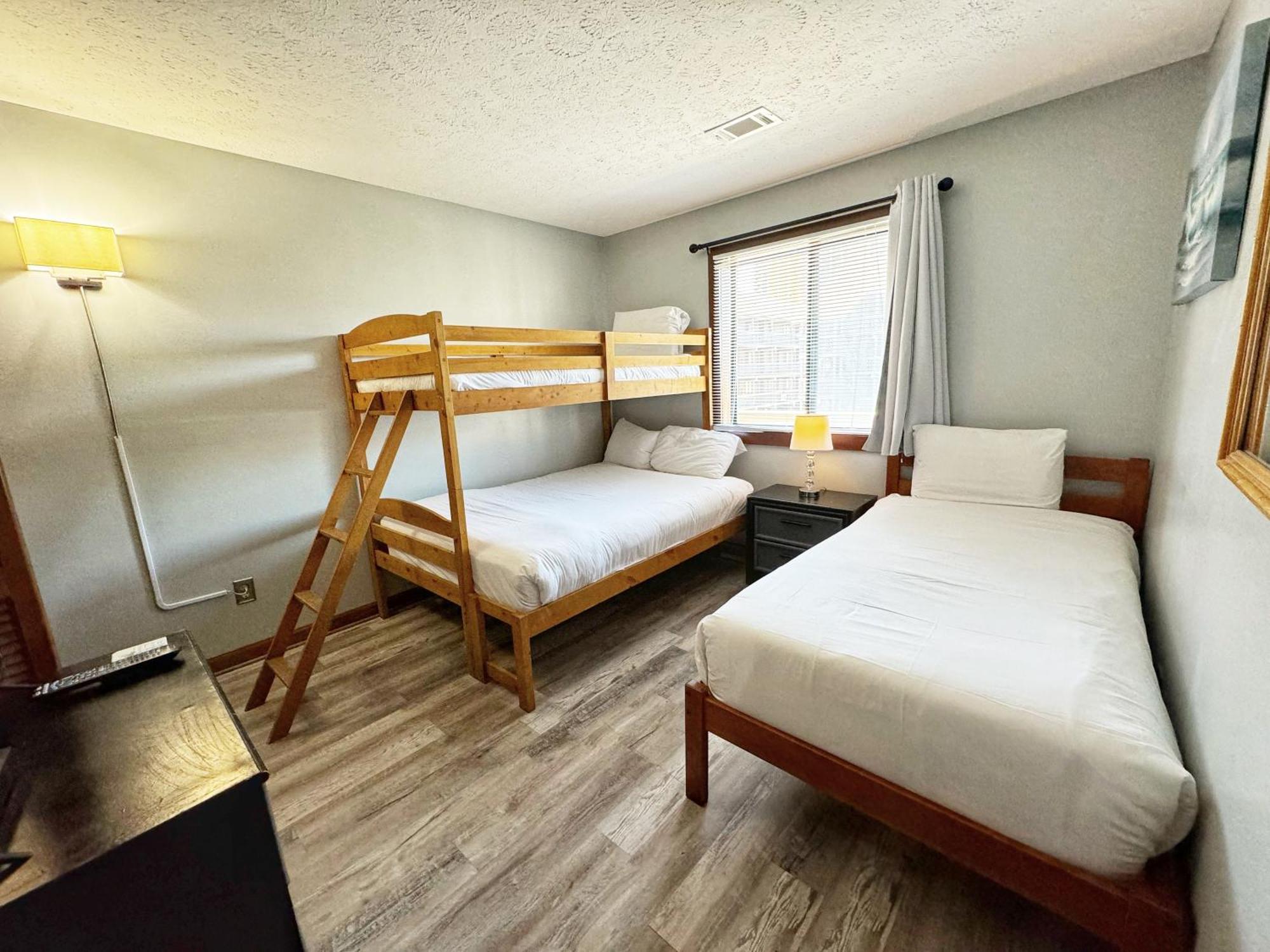 Spacious Modern Condo - 1St Floor - One Block To The Beach Myrtle Beach Kültér fotó